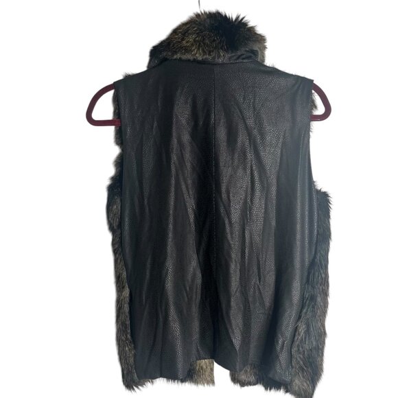 Faux Fur Vest By Alberto Makali size small pre owned good condition - Picture 2 of 3